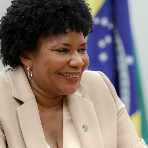 Margareth Menezes lança single autoral ‘Ramalhete de flor’ e planeja volta aos shows ao fim de ‘missão’ na política